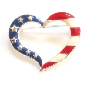 🔴 AVON Patriotic Heart pin